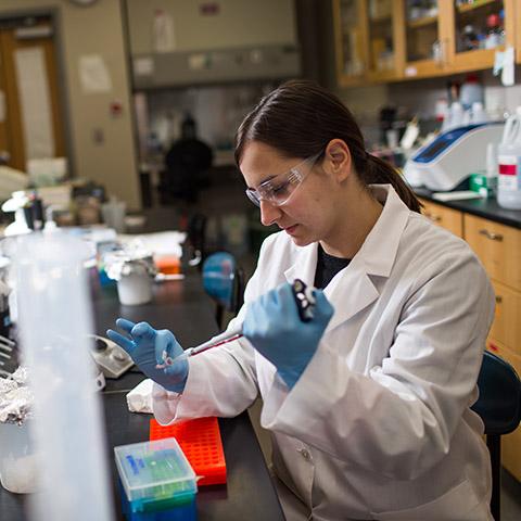 Narina Jusufovic in biology lab